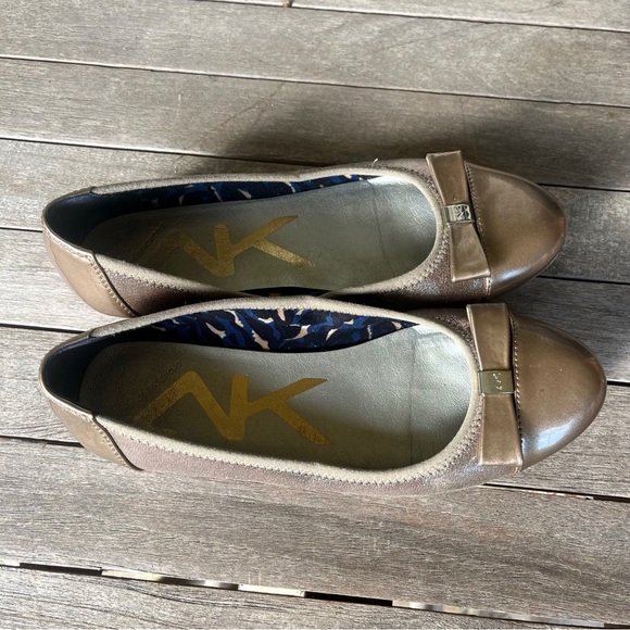 Stylish Bronze Women's Shoes - Picture 3 of 8